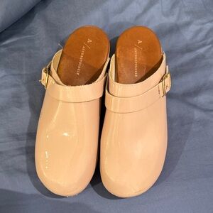 Anthropologie Women's Cream Clogs